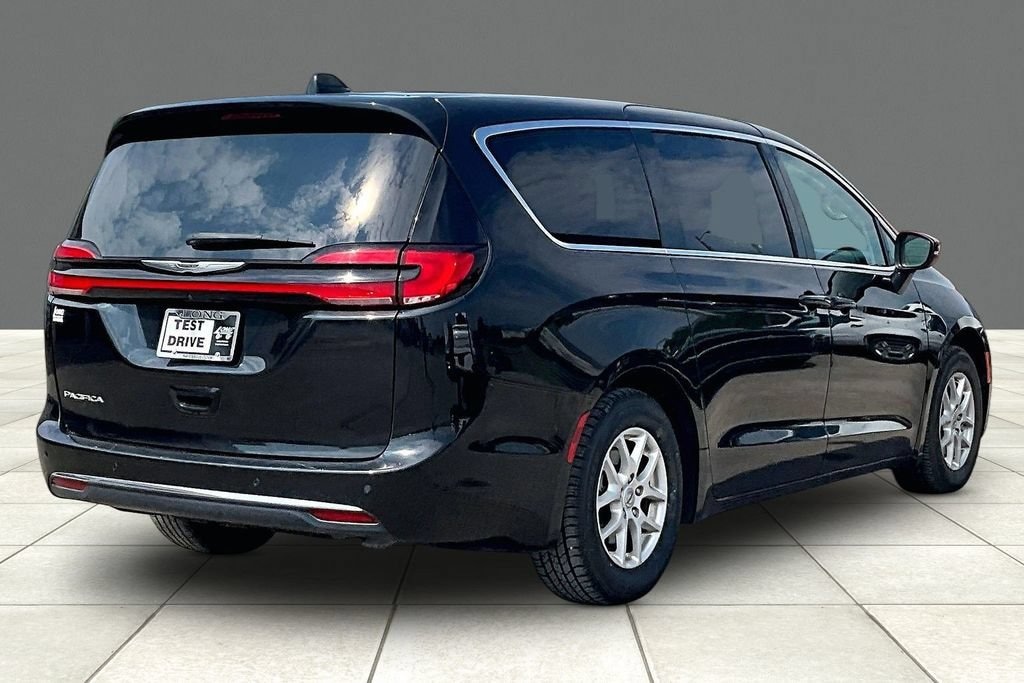 Used 2023 Chrysler Pacifica Touring L