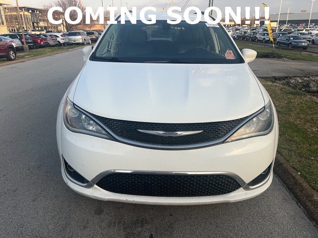Used 2020 Chrysler Pacifica Touring L Minivan/Van