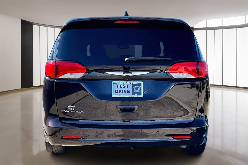 Used 2017 Chrysler Pacifica Touring Minivan/Van