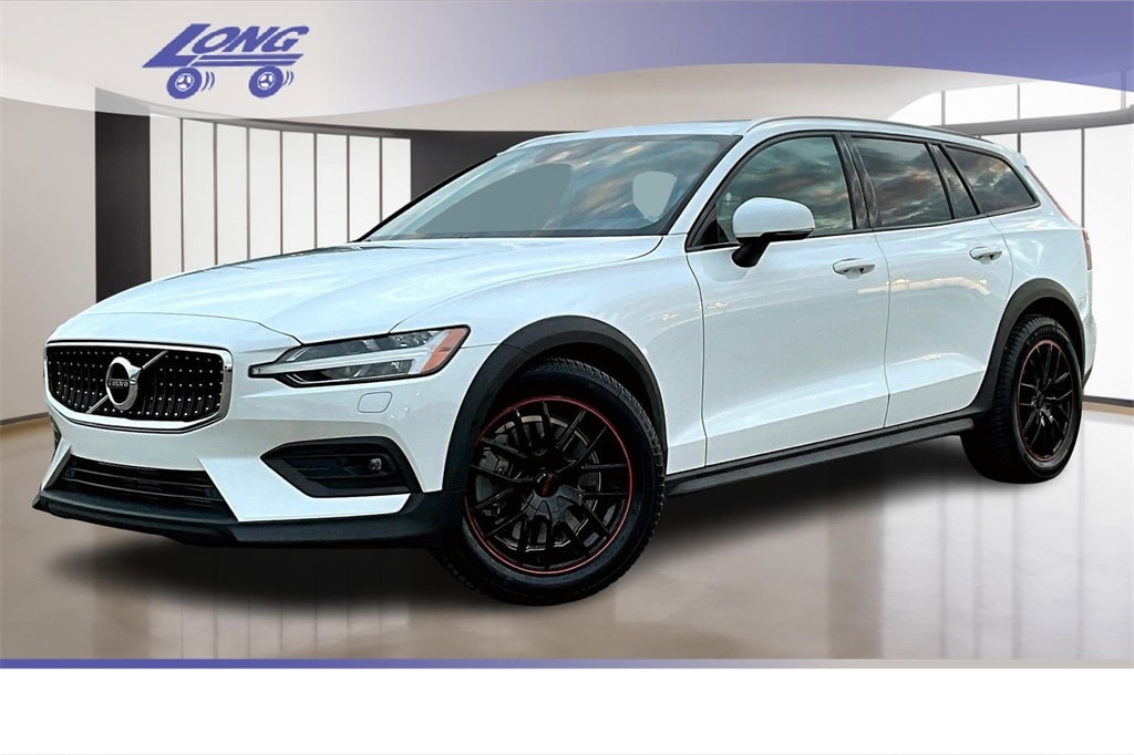 2022 Volvo V60 Cross Country Base's photo