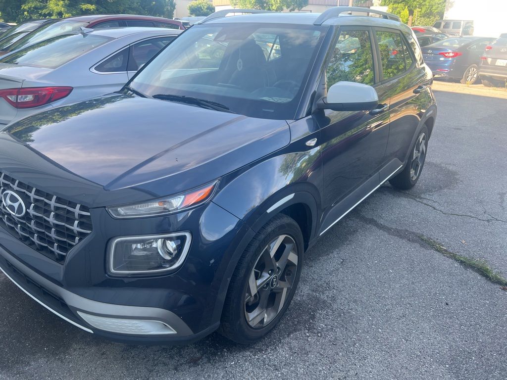 2022 Hyundai Venue Limited IVT's photo