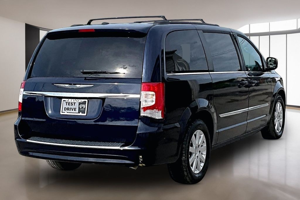 Used 2014 Chrysler Town & Country Touring Minivan/Van
