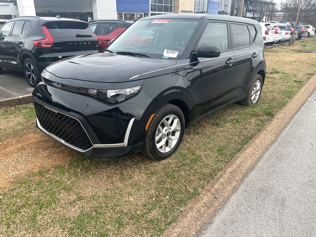 2024 Kia Soul LX's photo