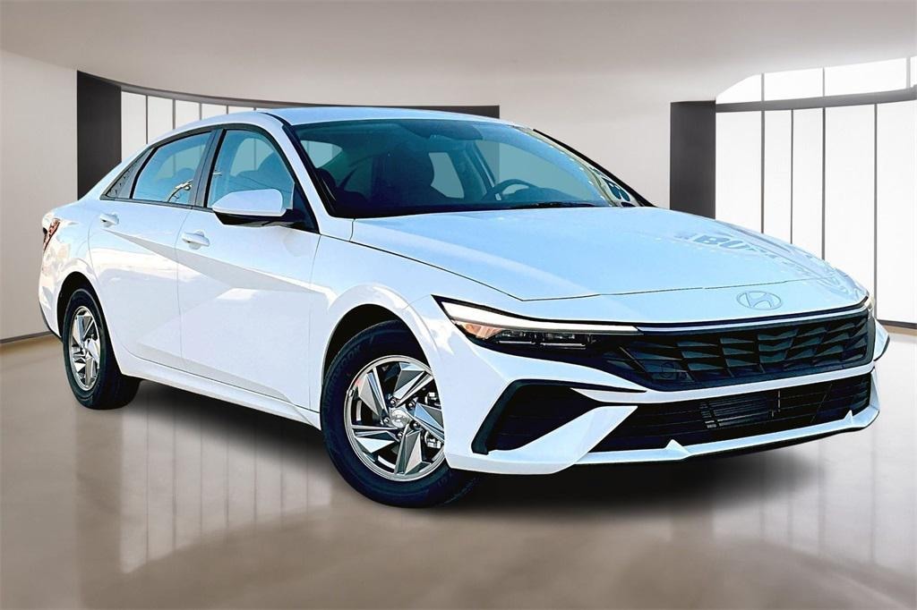 New 2026 Hyundai Elantra SE Sedan