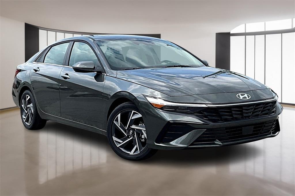 New 2025 Hyundai Elantra Limited Sedan