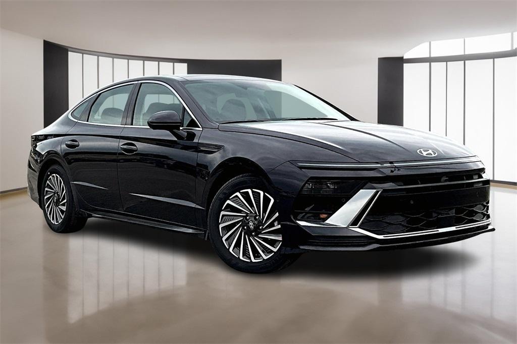 New 2025 Hyundai Sonata Hybrid Limited Sedan