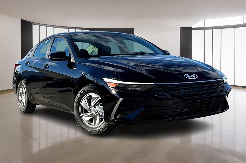 New 2026 Hyundai Elantra SE Sedan