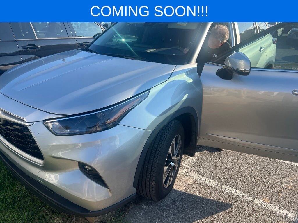 Used 2023 Toyota Highlander Hybrid XLE SUV
