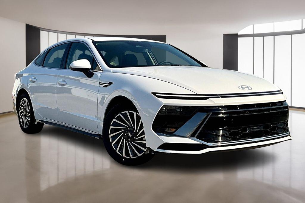 New 2025 Hyundai Sonata Hybrid SEL Sedan