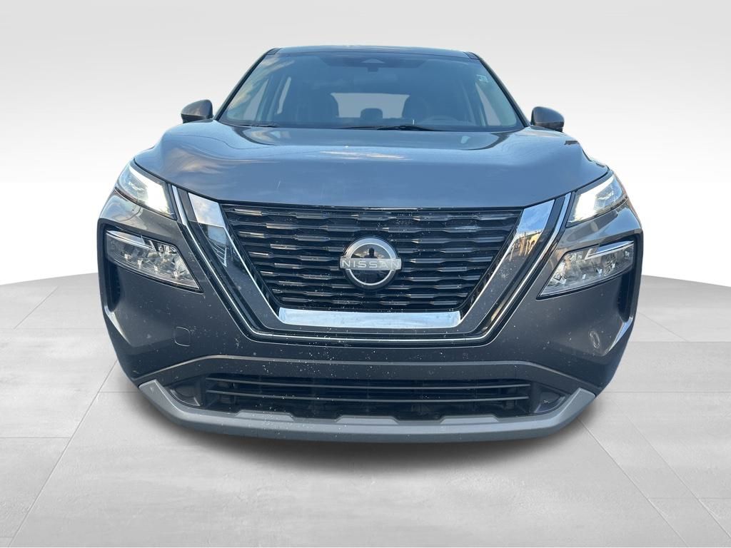 2022 Nissan Rogue SV photo 2