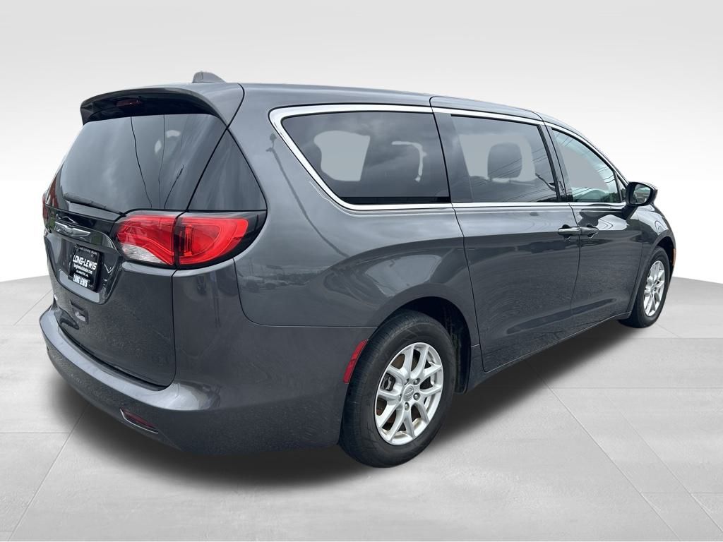 2017 Chrysler Pacifica LX photo 4