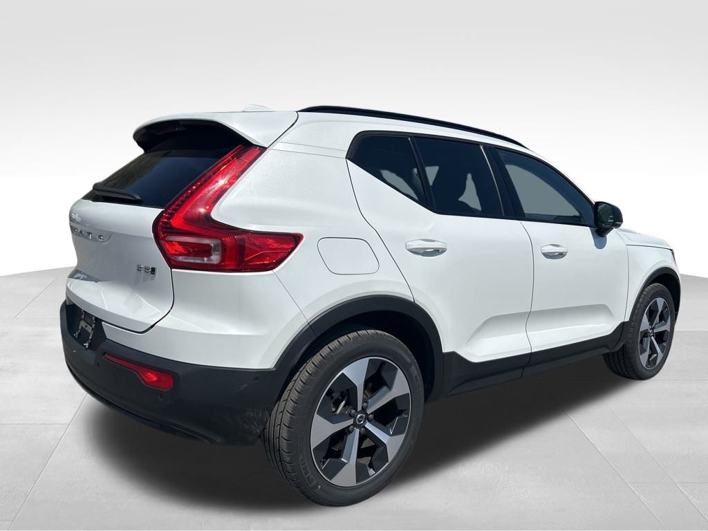 2024 Volvo XC40 Plus photo 4