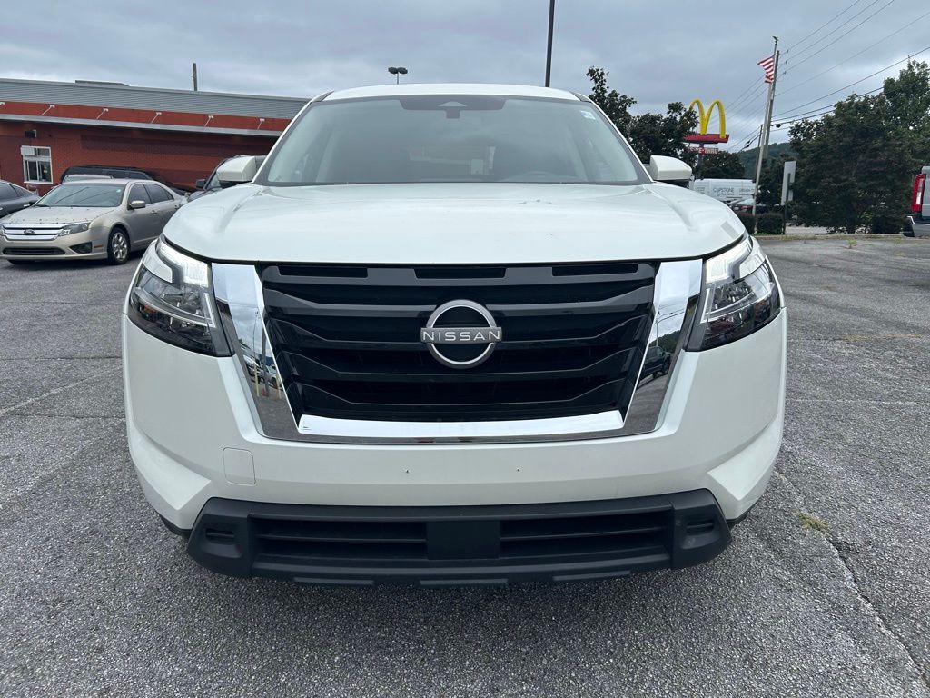 2022 Nissan Pathfinder SV photo 2
