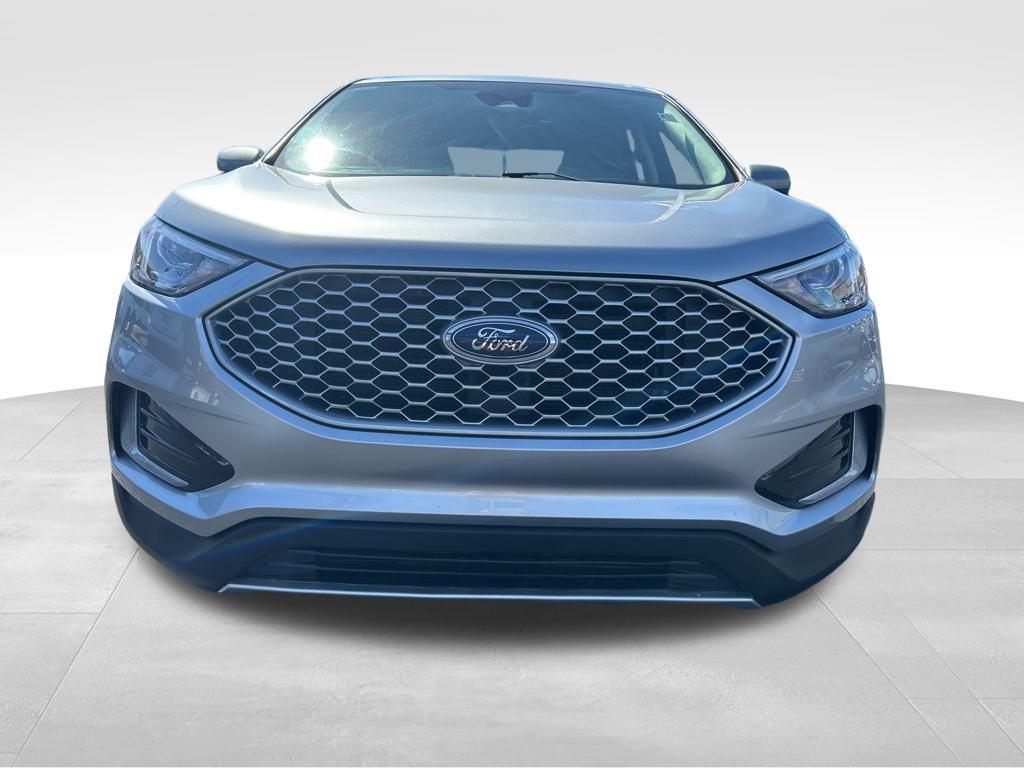 2024 Ford Edge SEL photo 2
