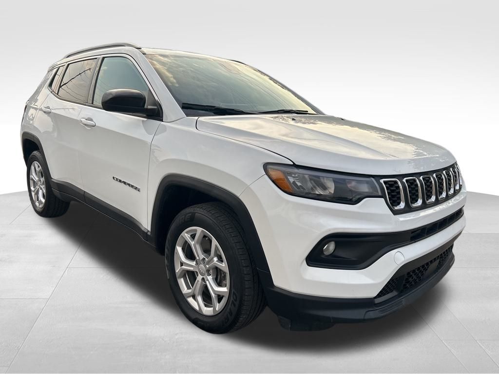 2024 Jeep Compass Latitude photo 3