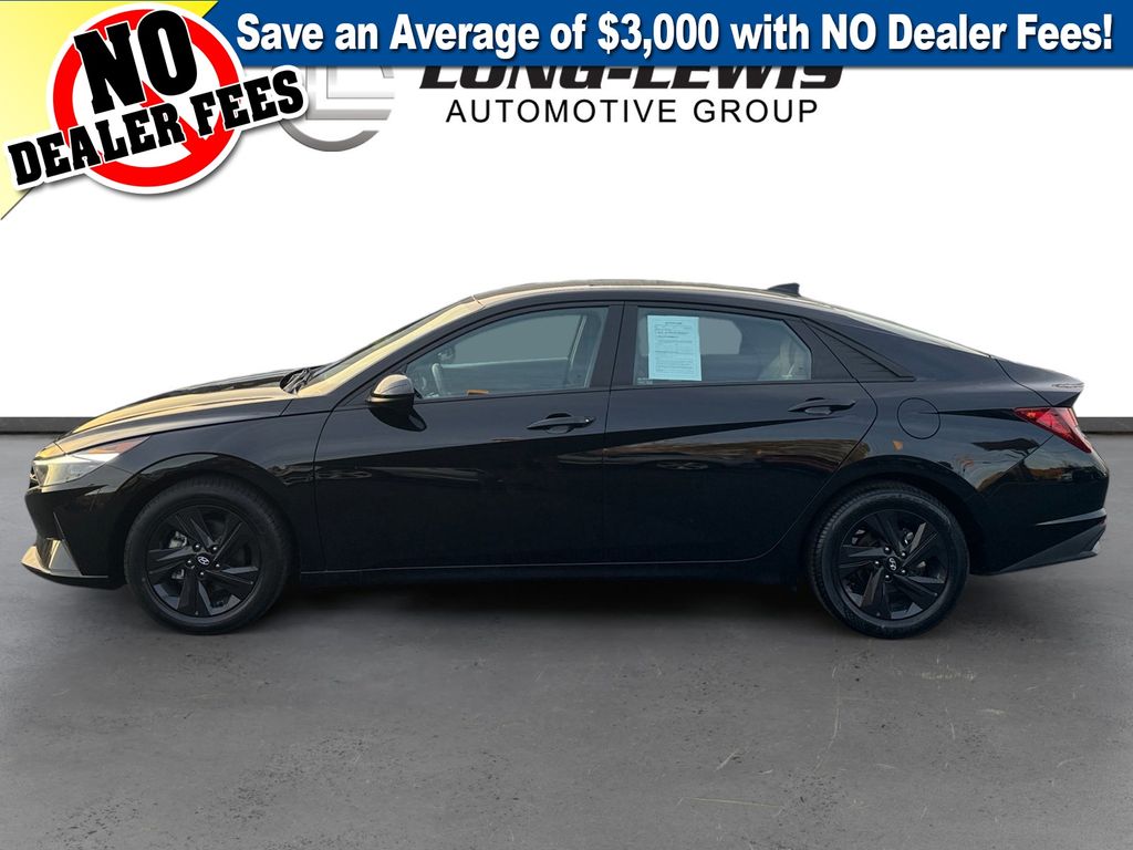 2021 Hyundai Elantra SEL photo 2