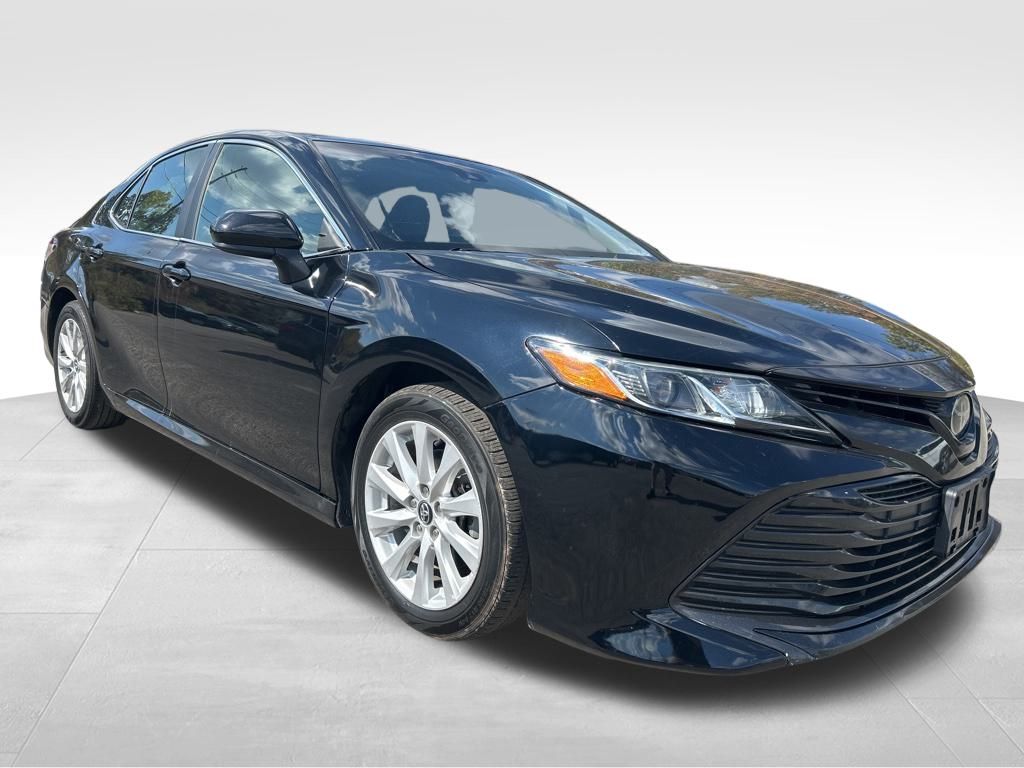 2020 Toyota Camry LE photo 3