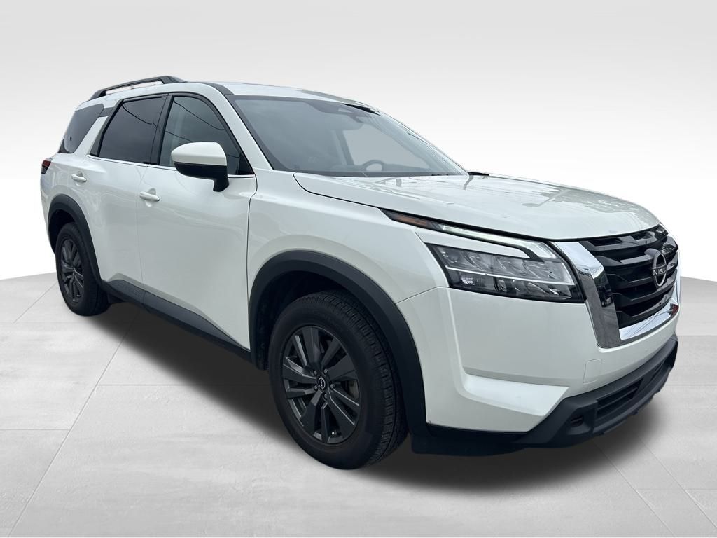 2022 Nissan Pathfinder SV photo 2