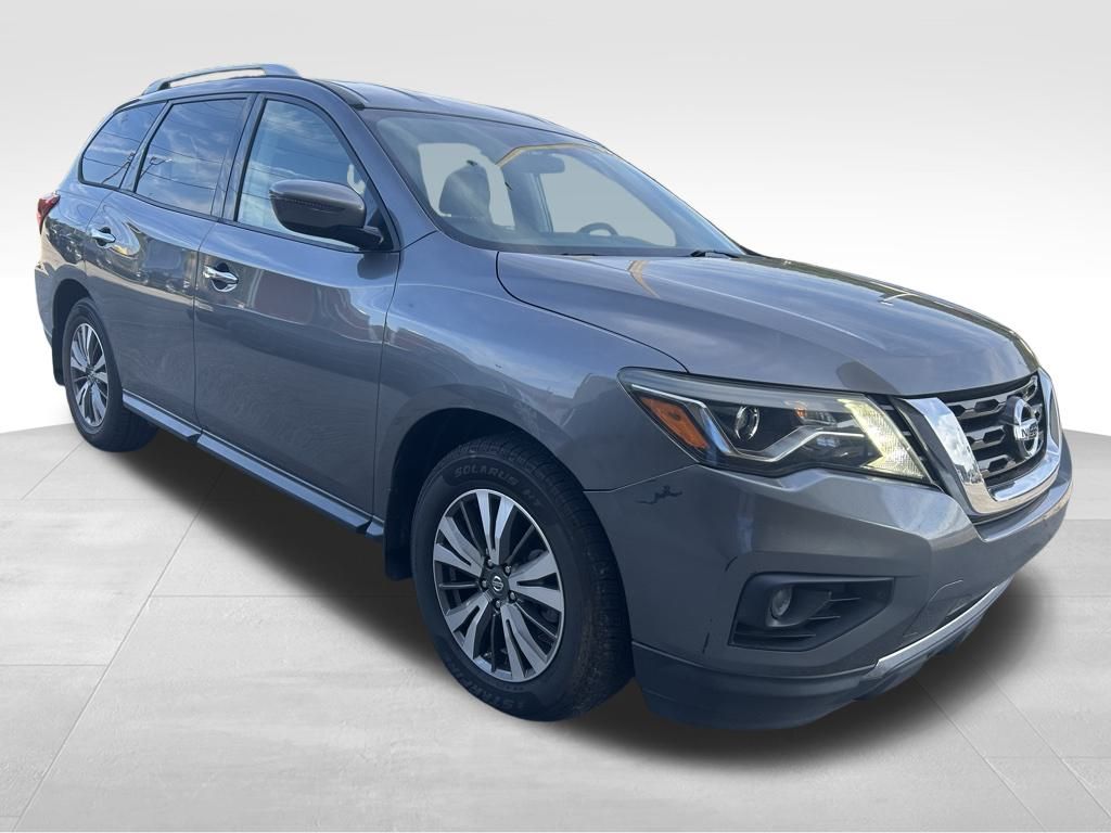 2017 Nissan Pathfinder S photo 3