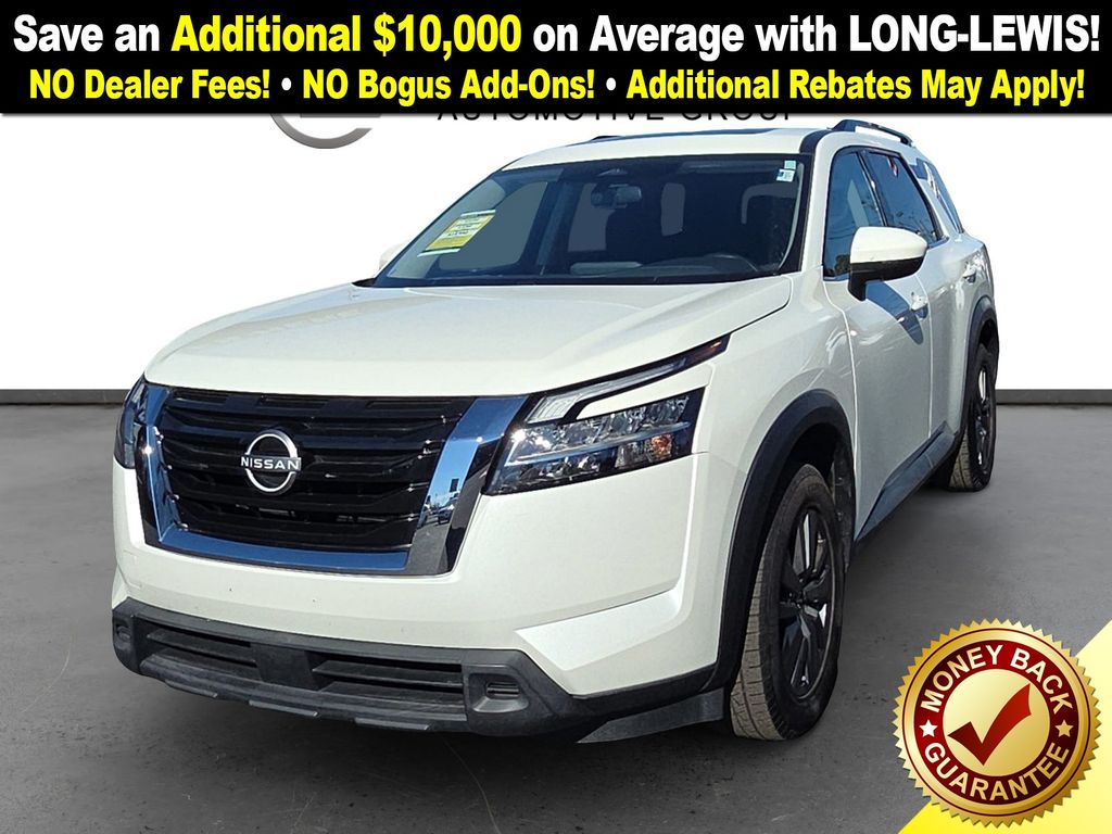 2022 Nissan Pathfinder SV's photo