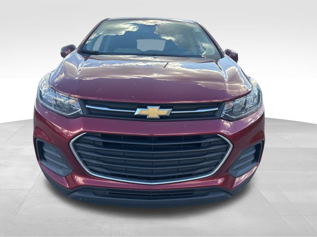2021 Chevrolet Trax LS photo 2