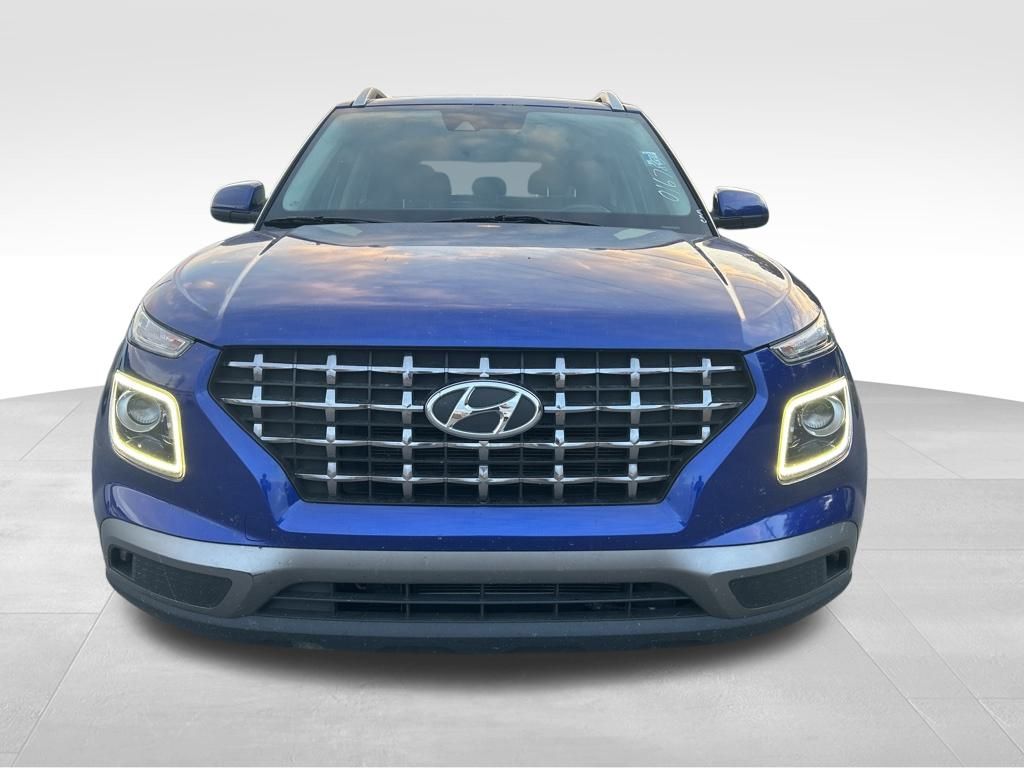 2020 Hyundai Venue SEL photo 2
