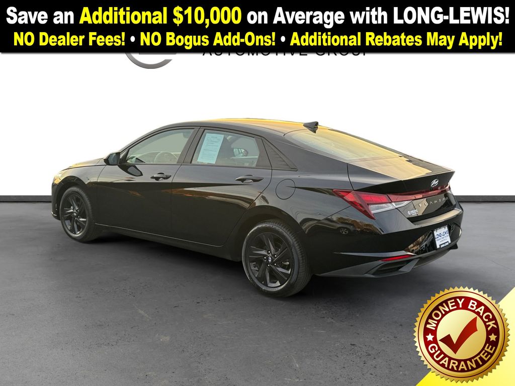 2021 Hyundai Elantra SEL photo 3