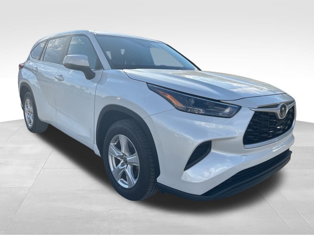 2023 Toyota Highlander L photo 3