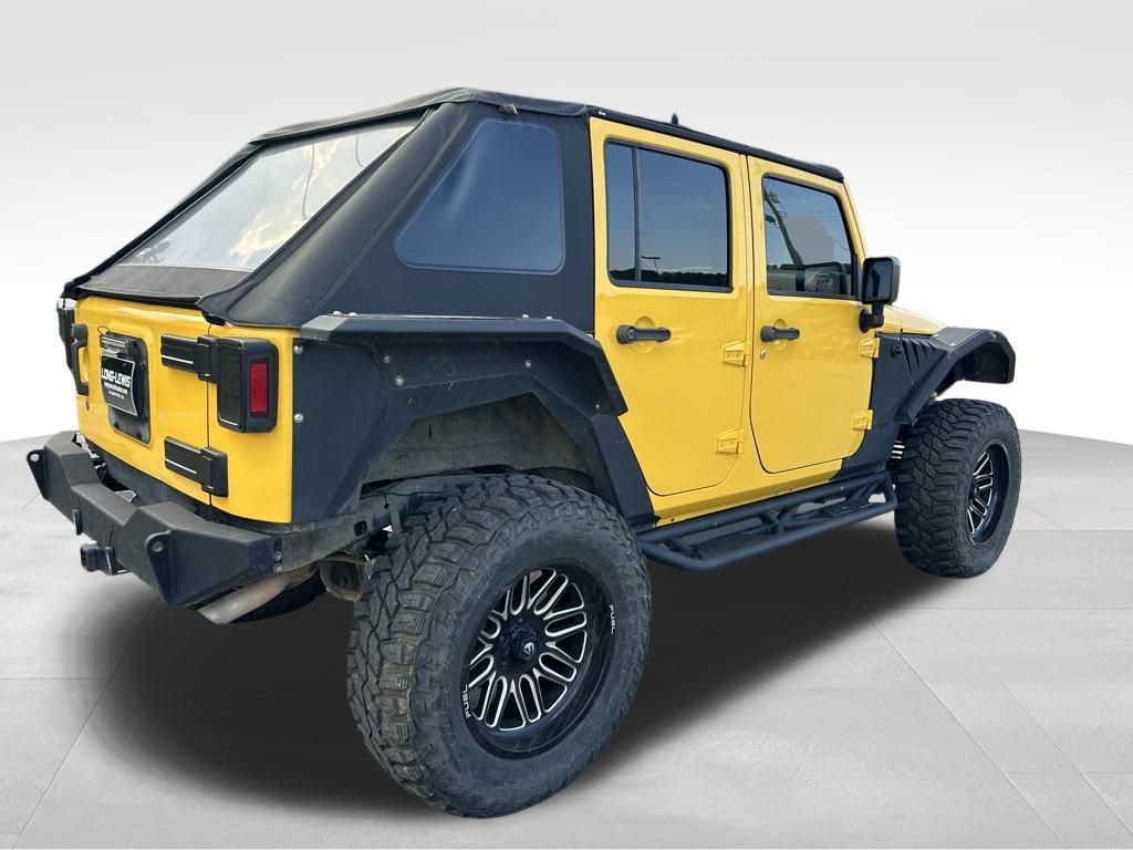 2015 Jeep Wrangler Unlimited Sahara photo 3
