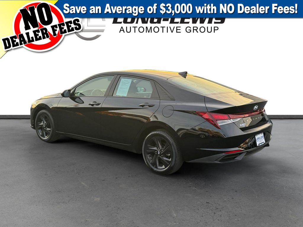 2021 Hyundai Elantra SEL photo 3