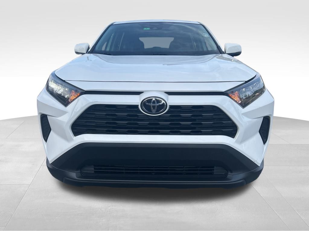 2022 Toyota RAV4 LE photo 2