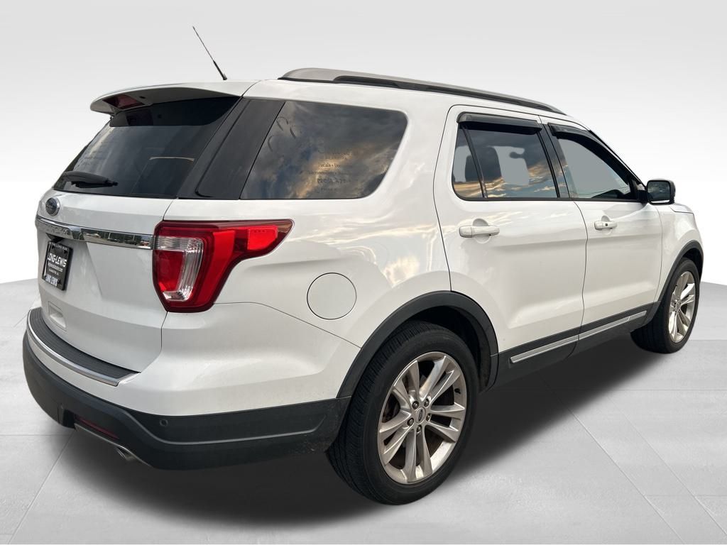 2018 Ford Explorer XLT photo 4