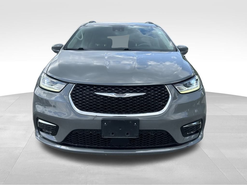 2022 Chrysler Pacifica Touring L photo 2