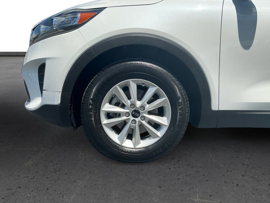 2019 Kia Sorento LX AT's photo