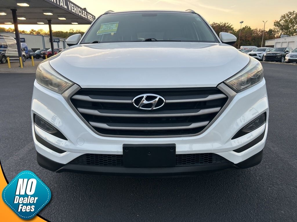 Used 2016 Hyundai Tucson SE w/Beige Interior SUV