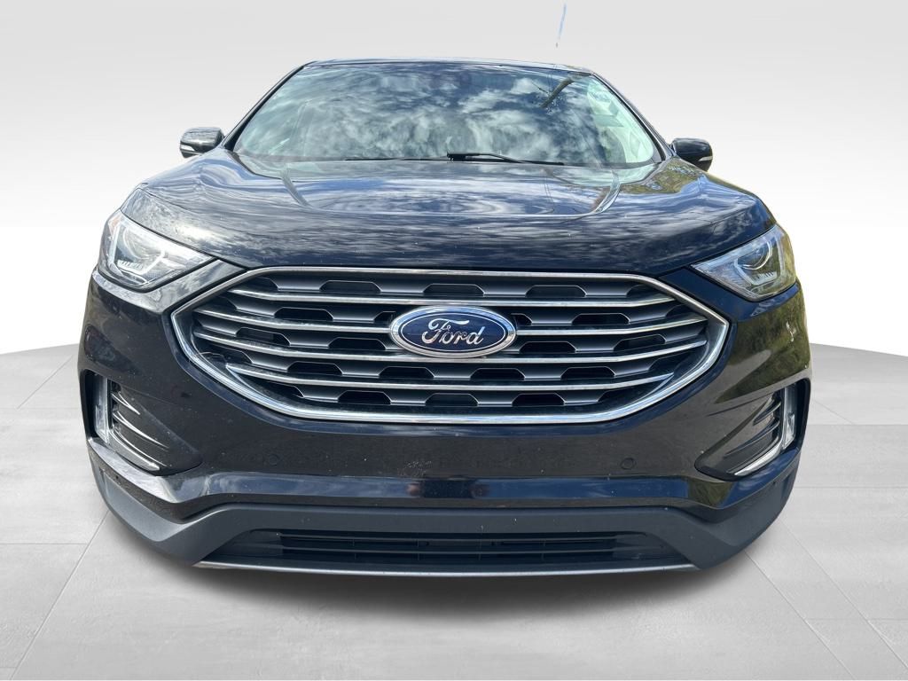 2021 Ford Edge Titanium photo 2