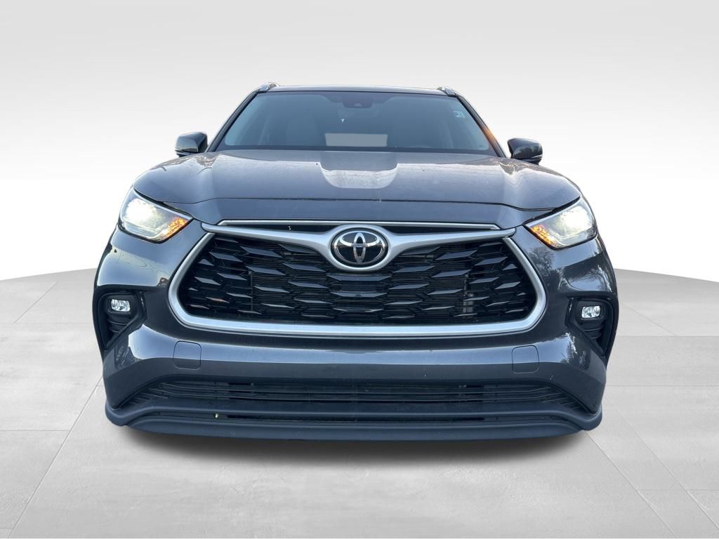 2023 Toyota Highlander L photo 2