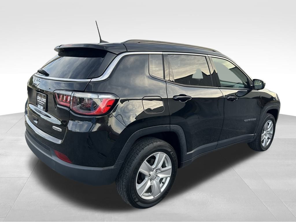 2022 Jeep Compass Latitude photo 2