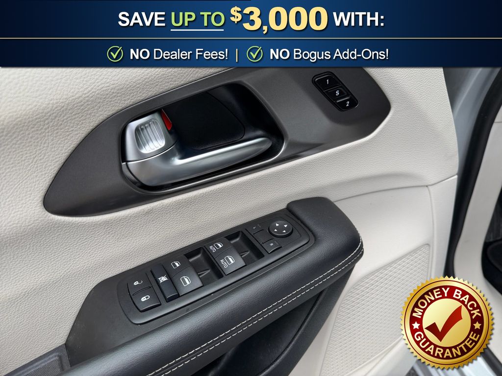 2024 Chrysler Pacifica Touring L - Photo 16