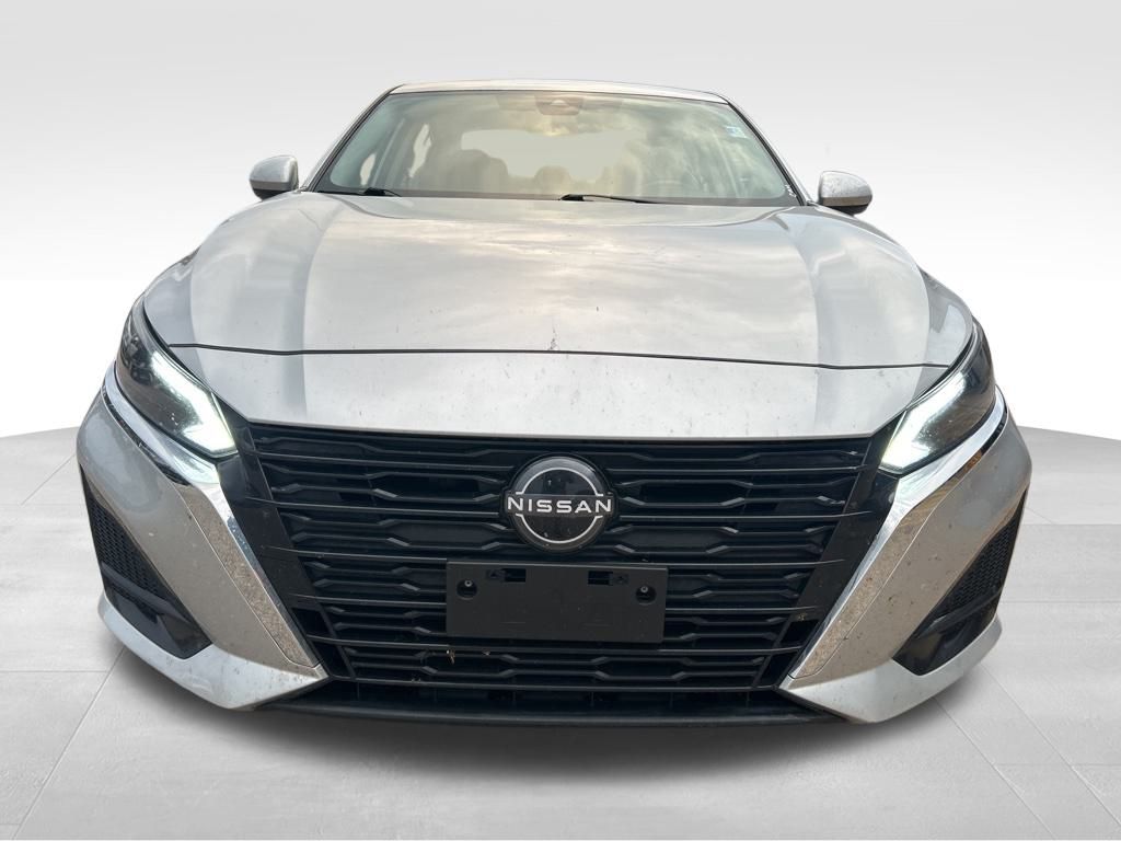 2023 Nissan Altima 2.5 SV photo 2