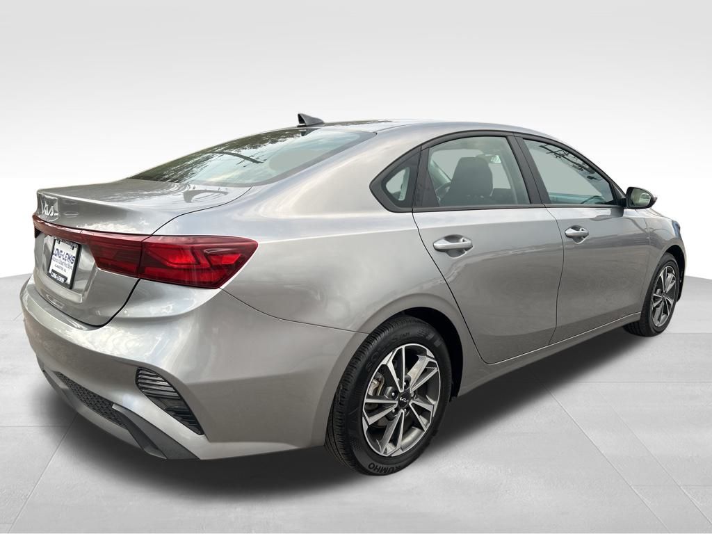 2023 Kia Forte LXS photo 4