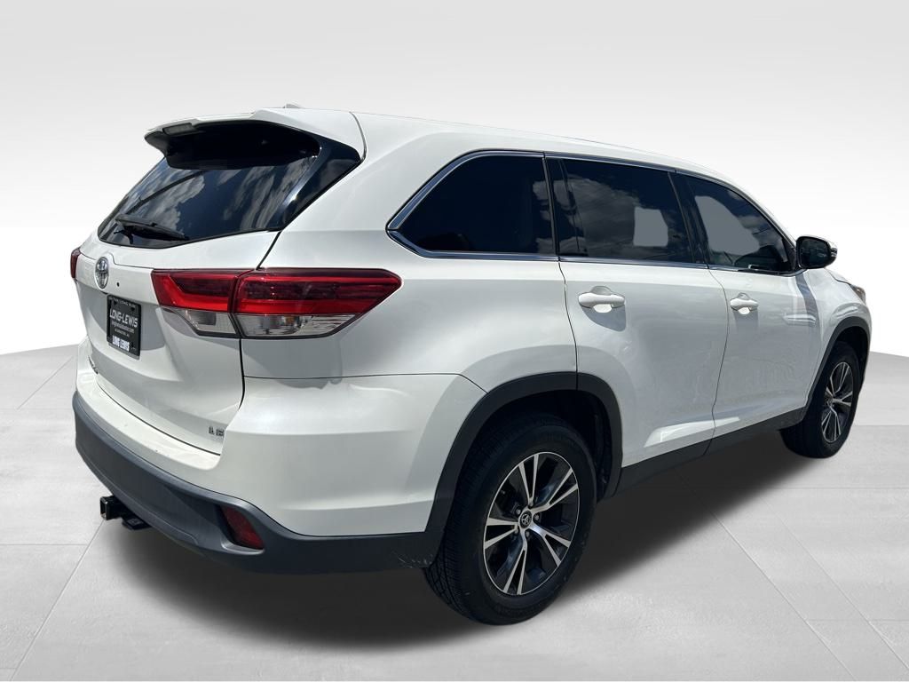 2019 Toyota Highlander LE photo 2