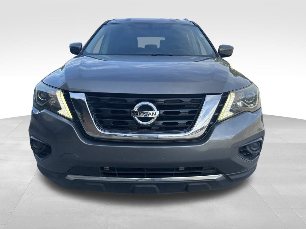 2017 Nissan Pathfinder S photo 2