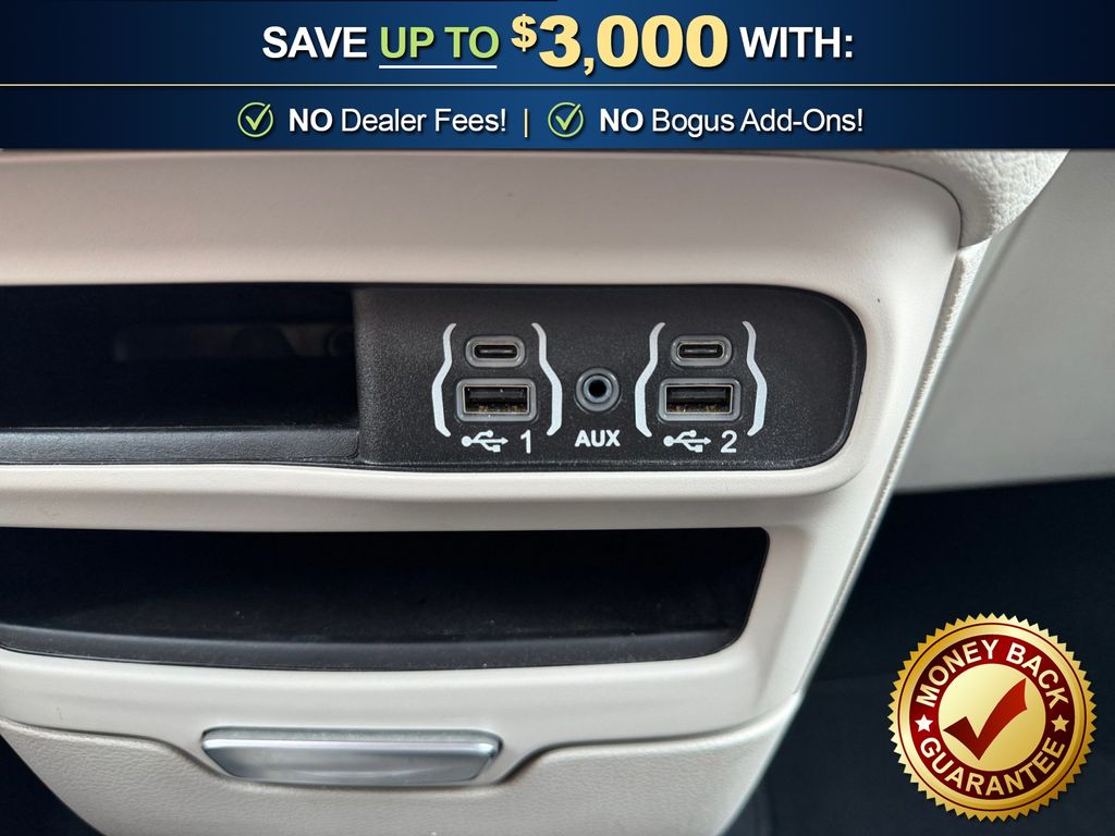 2024 Chrysler Pacifica Touring L - Photo 28