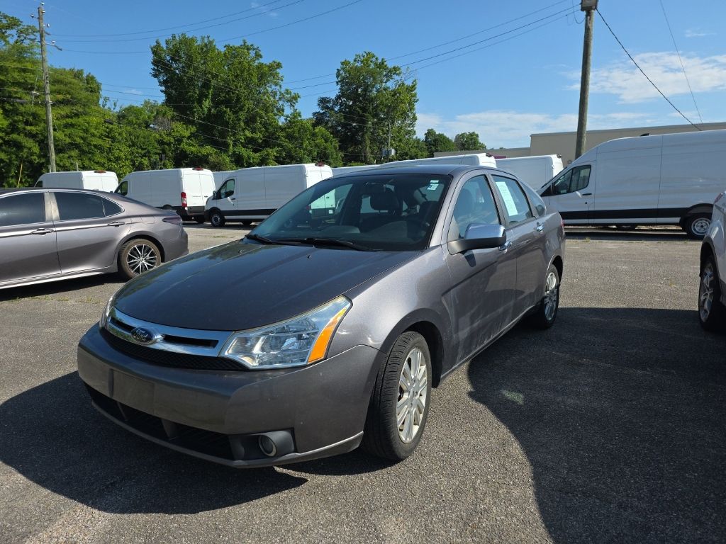 2010 Ford Focus SEL's photo