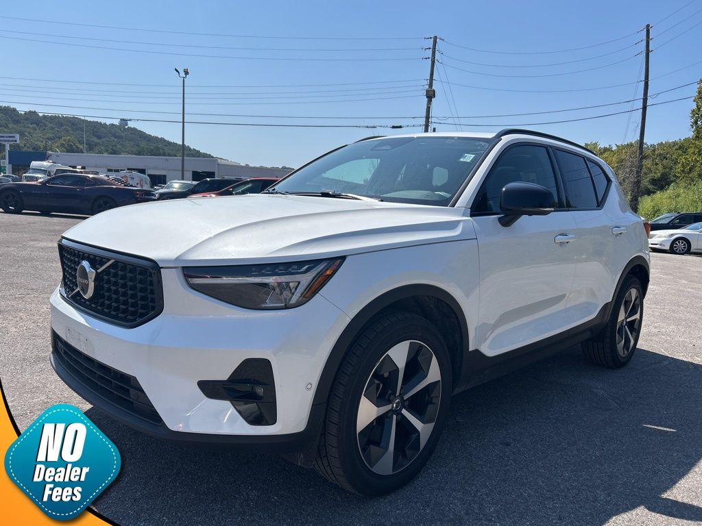 2024 Volvo XC40 Plus