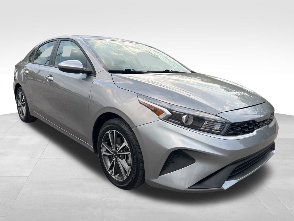 2023 Kia Forte LXS photo 3
