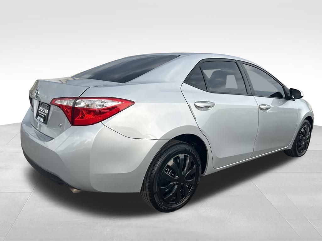 2015 Toyota Corolla LE photo 4