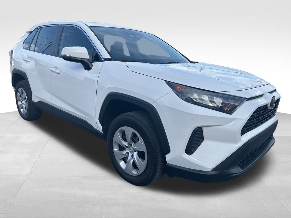 2022 Toyota RAV4 LE photo 3
