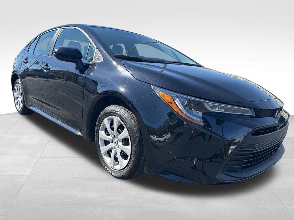 2024 Toyota Corolla LE photo 3